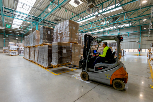 Řidič VZV (35 000 Kč nástupní mzda, 37 500 Kč po zaučení)