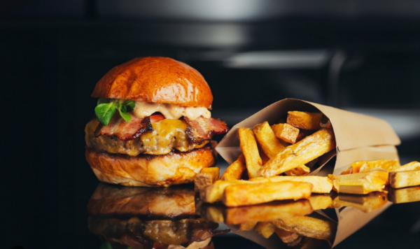 Přípravář/ka burgerů – obsluha bistra HPP i brigáda (170–200 Kč/h)