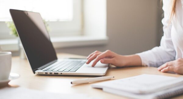 Zákaznická podpora & Administrativa (AJ nebo NJ) Nástupní plat 30 000 Kč