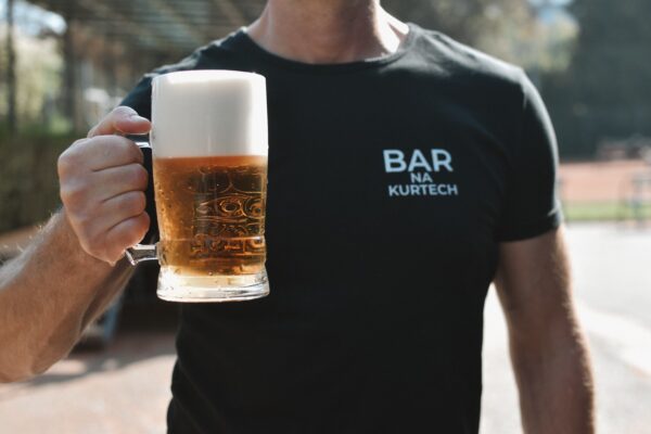 Brigáda v Baru na kurtech (130-180 Kč/hod)